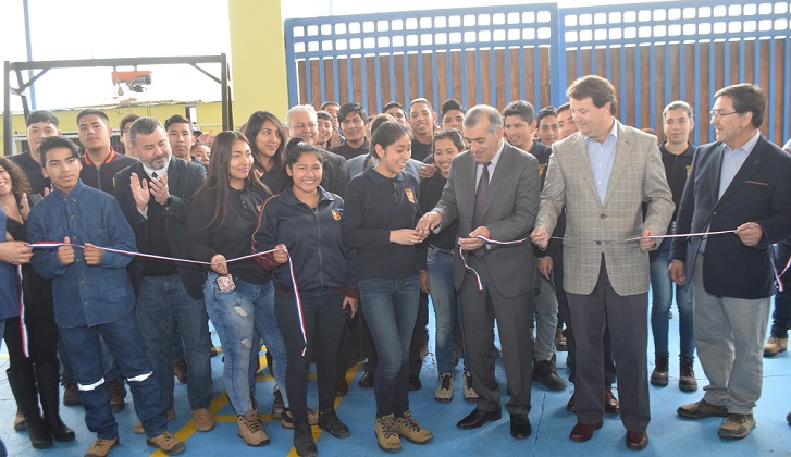 Finning inaugura remodelación en Complejo Educativo de Mejillones
